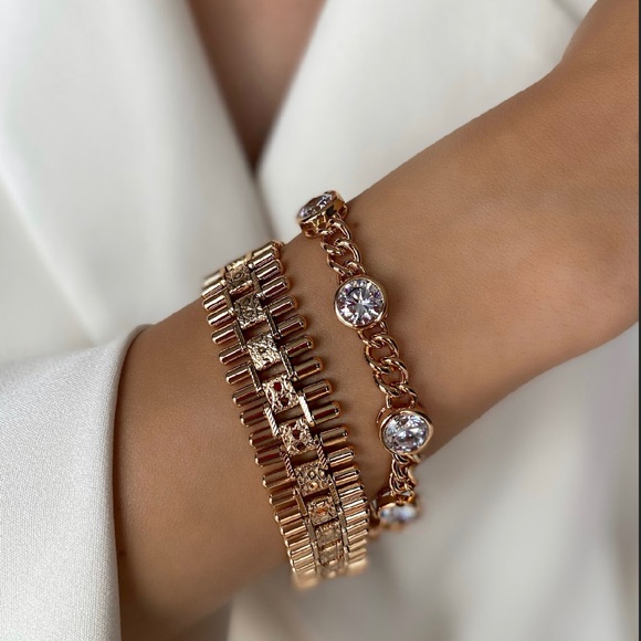 LAST ONE 🔥 Round Zircon Thick Chain Bracelet | 18K Gold Plated Luxury Jewelry - Picture 3 of 10